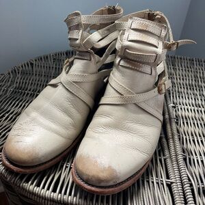 Freebird Stair Ice boots size 10. Leather.  Wore maybe 10 times.